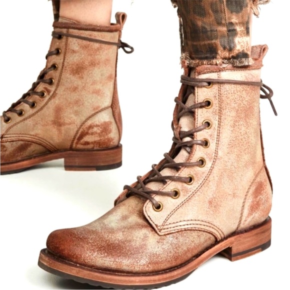 $399 Frye Veronica Combat Tan Cream Distressed Leather Lace Up Vintage Moto Boot - Picture 5 of 16